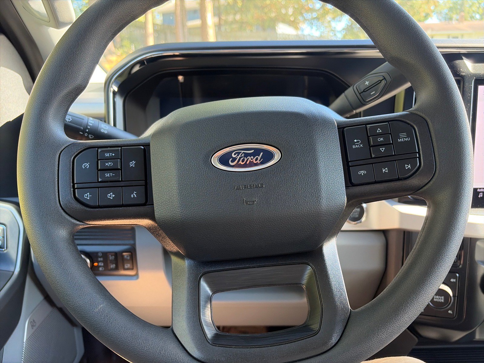 New 2026 Ford F250 XLT w/ XLT Premium Package AWD/4WD image 32