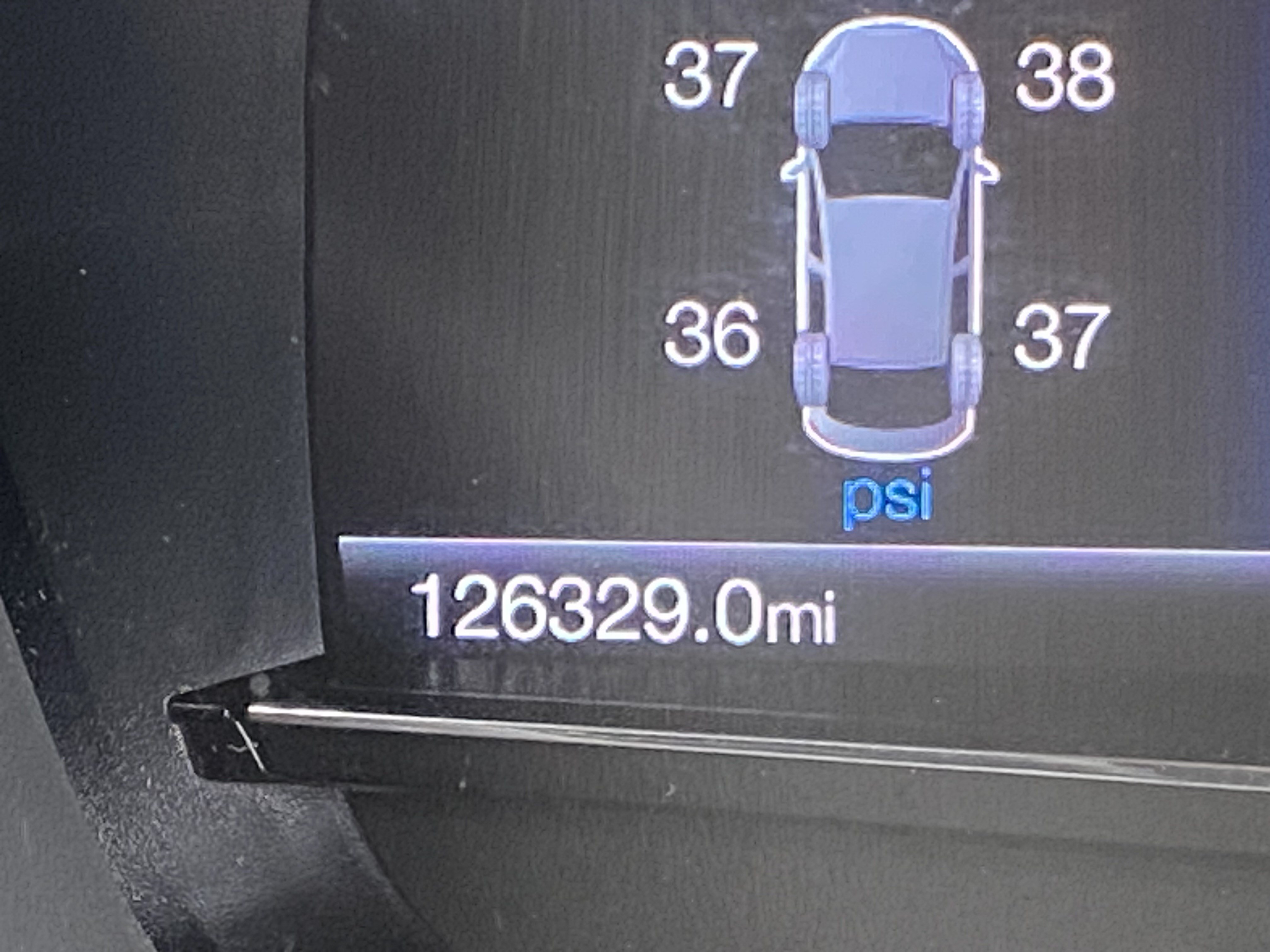 Used 2018 Ford Explorer XLT w/ Equipment Group 202A FWD image 22
