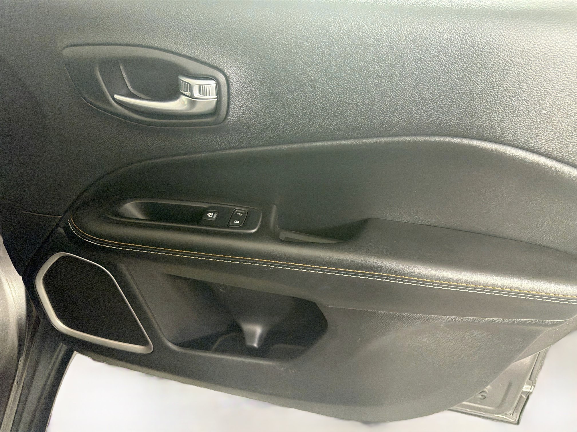 Used 2019 Jeep Compass Sport w/ Tech Group FWD image 30
