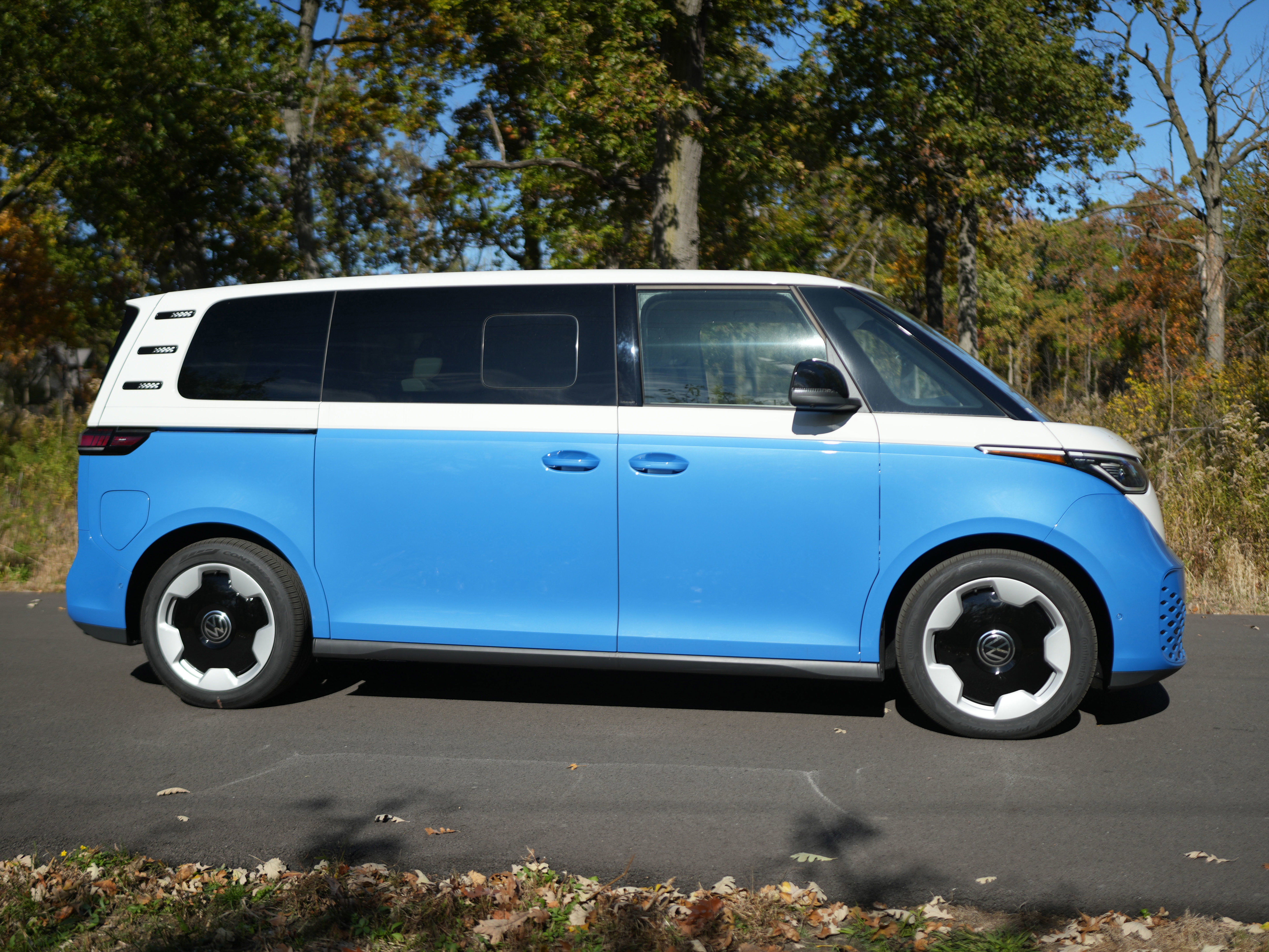 New 2025 Volkswagen ID. Buzz Pro S Plus image 9