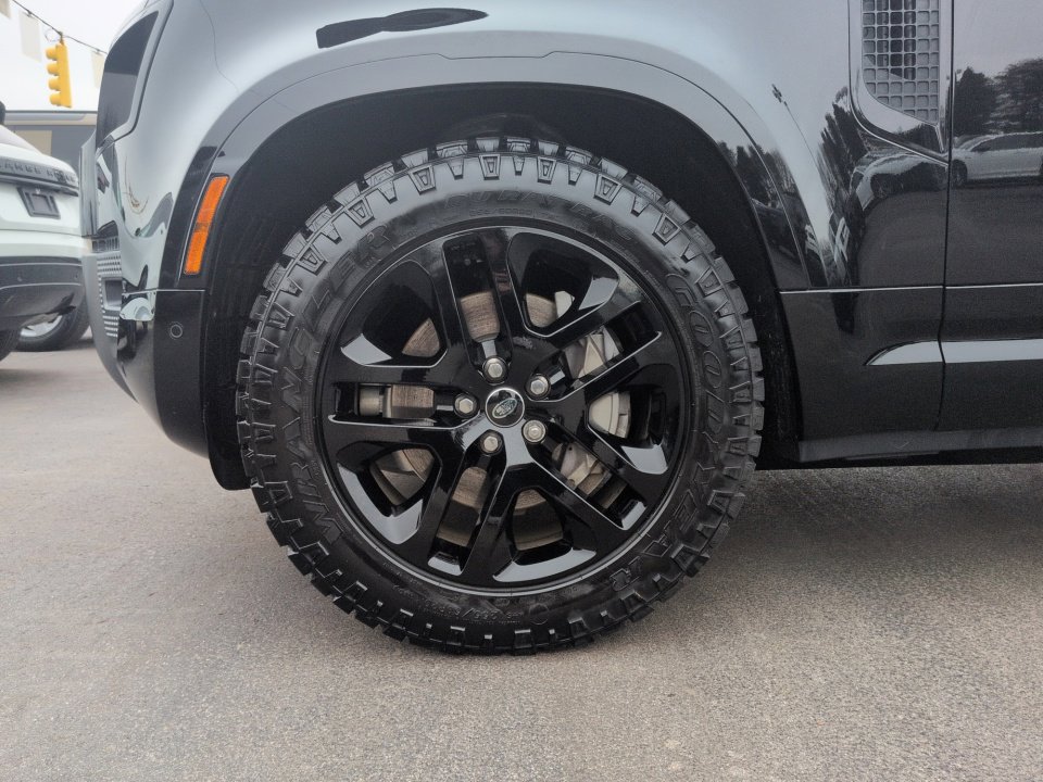 Used 2025 Land Rover Defender 130 Outbound image 23