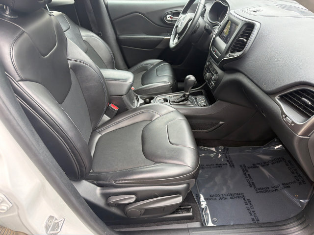 Used 2019 Jeep Cherokee Latitude Plus FWD image 14