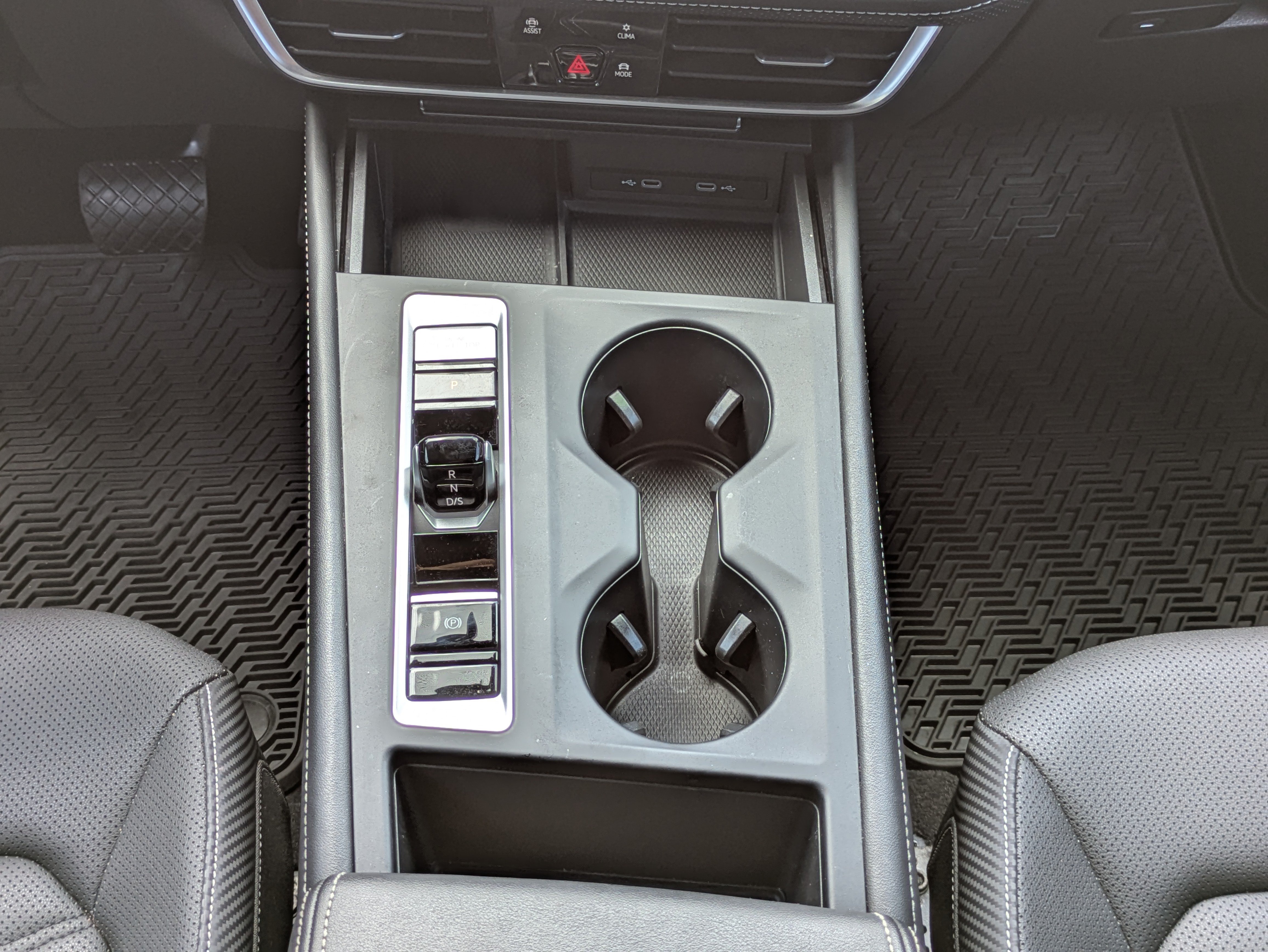 Used 2024 Volkswagen Atlas Cross Sport SE FWD image 19