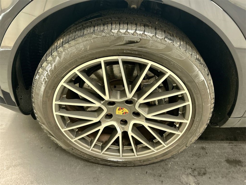 Certified 2021 Porsche Cayenne Coupe image 9