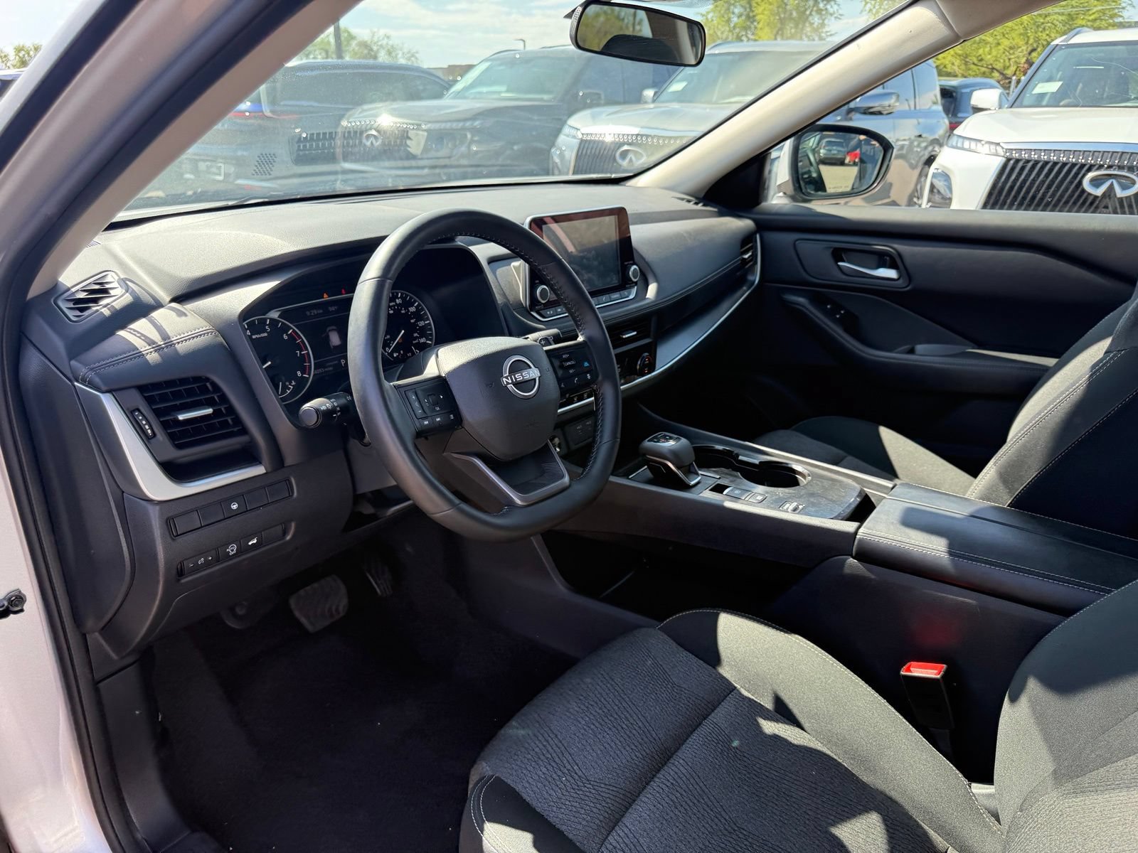 Certified 2025 Nissan Rogue SV FWD image 12
