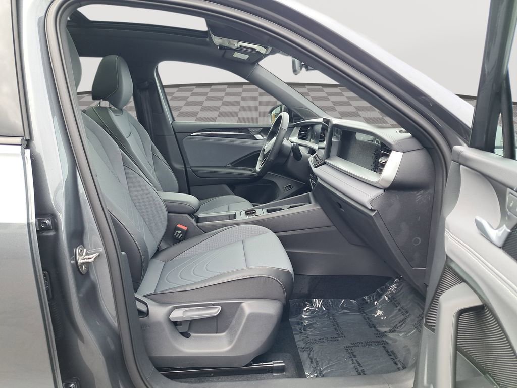 New 2025 Volkswagen Tiguan SE R-Line AWD/4WD image 18