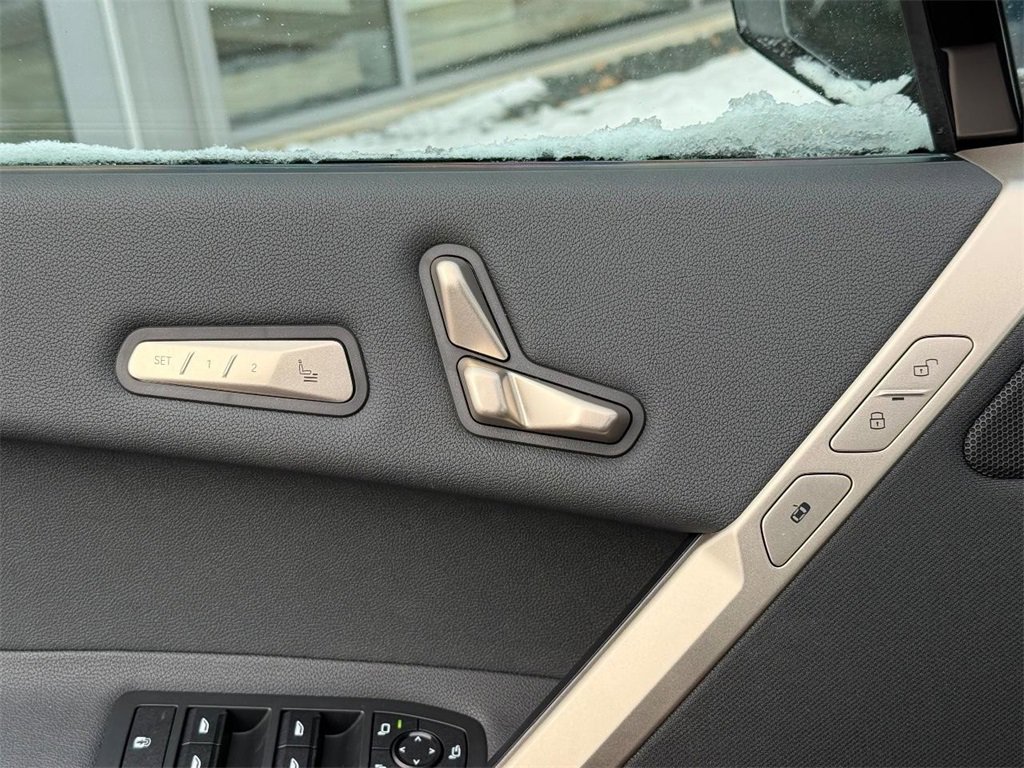 Used 2024 BMW iX xDrive50 w/ Sport Package image 15