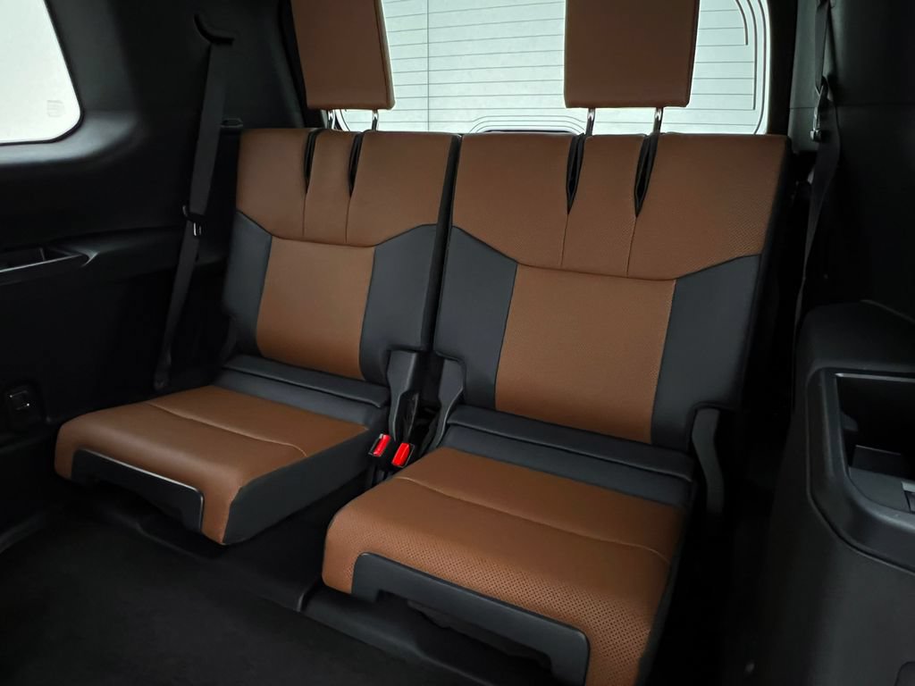 Used 2025 Lexus GX 550 w/ Accessory Package (2T) AWD/4WD image 17