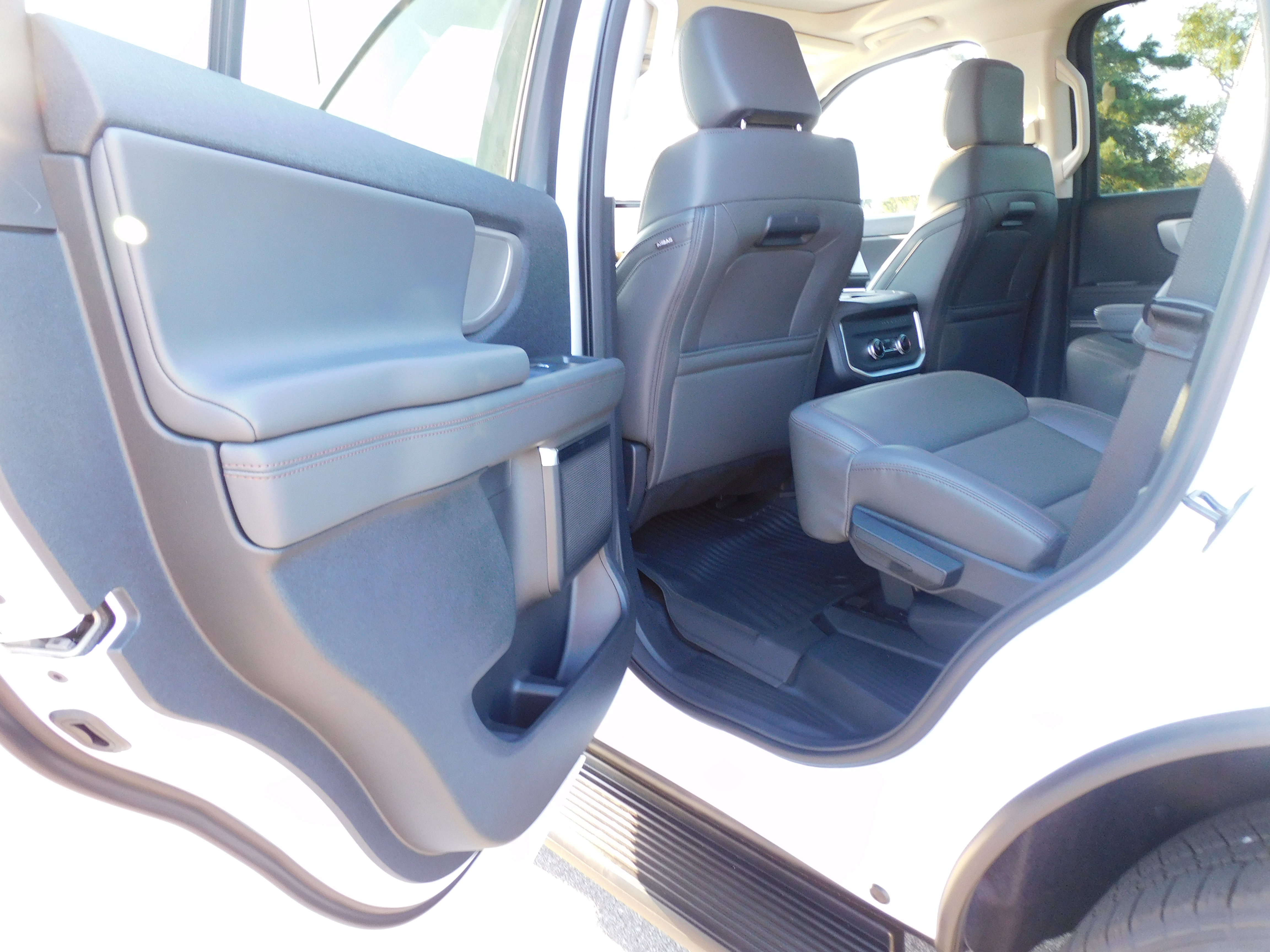 New 2025 Ford Expedition Active image 13