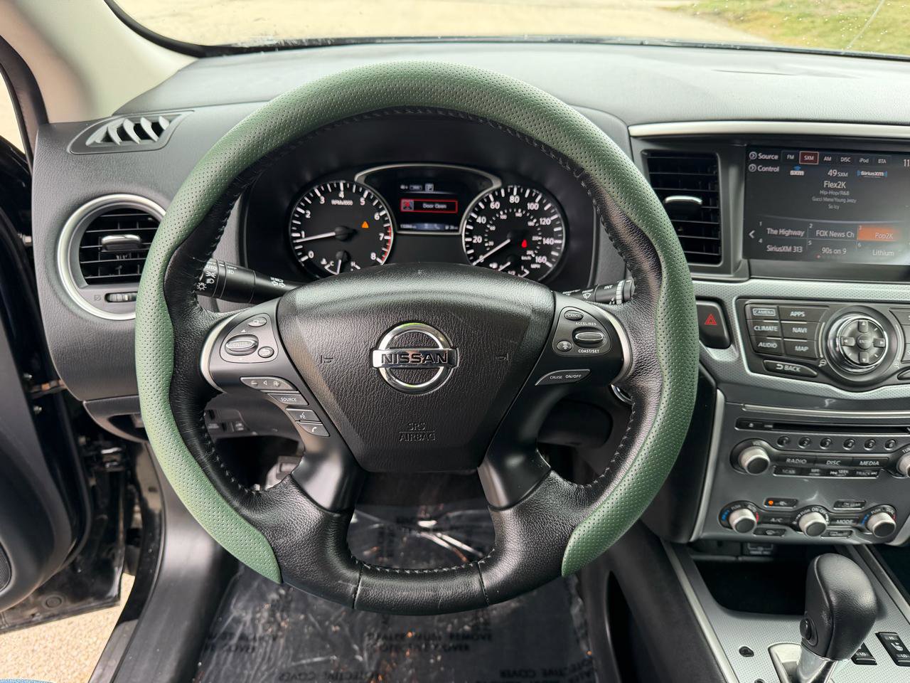 Used 2018 Nissan Pathfinder SL w/ Midnight Edition Package image 18