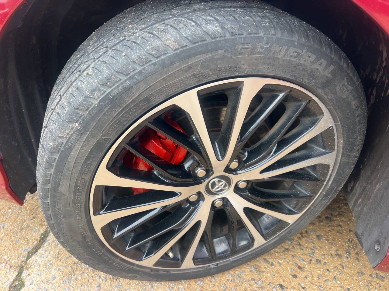 Used 2018 Toyota Camry SE w/ Moonroof Package image 19