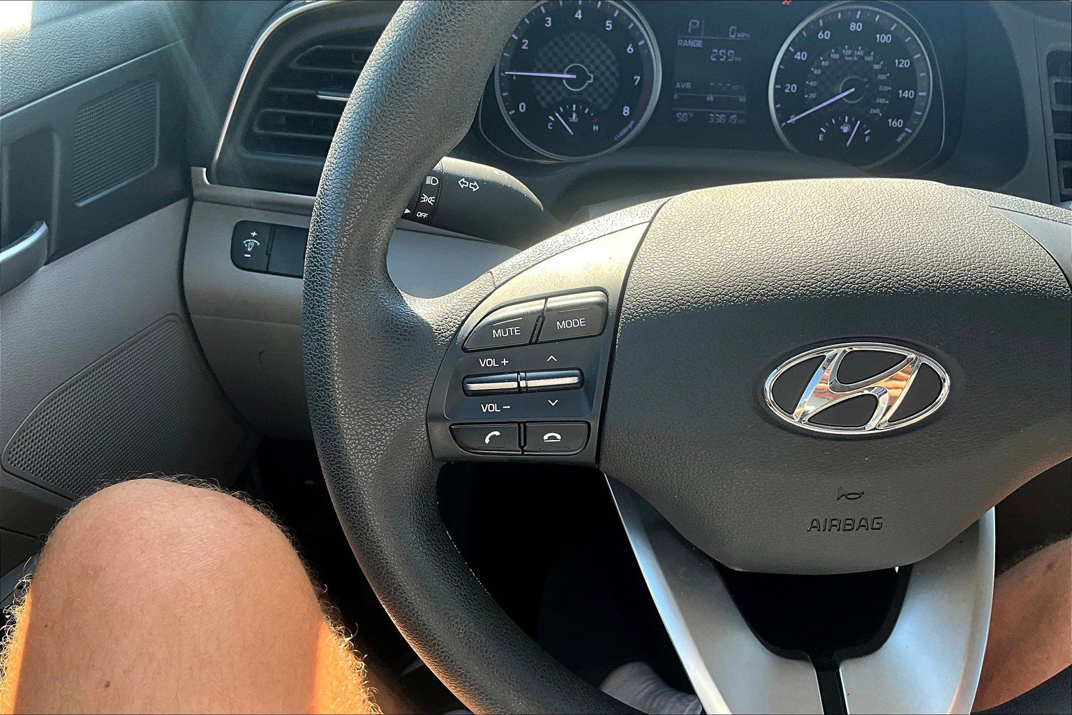 Used 2019 Hyundai Elantra SE image 22
