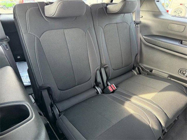 New 2025 Jeep Grand Cherokee L Laredo image 12