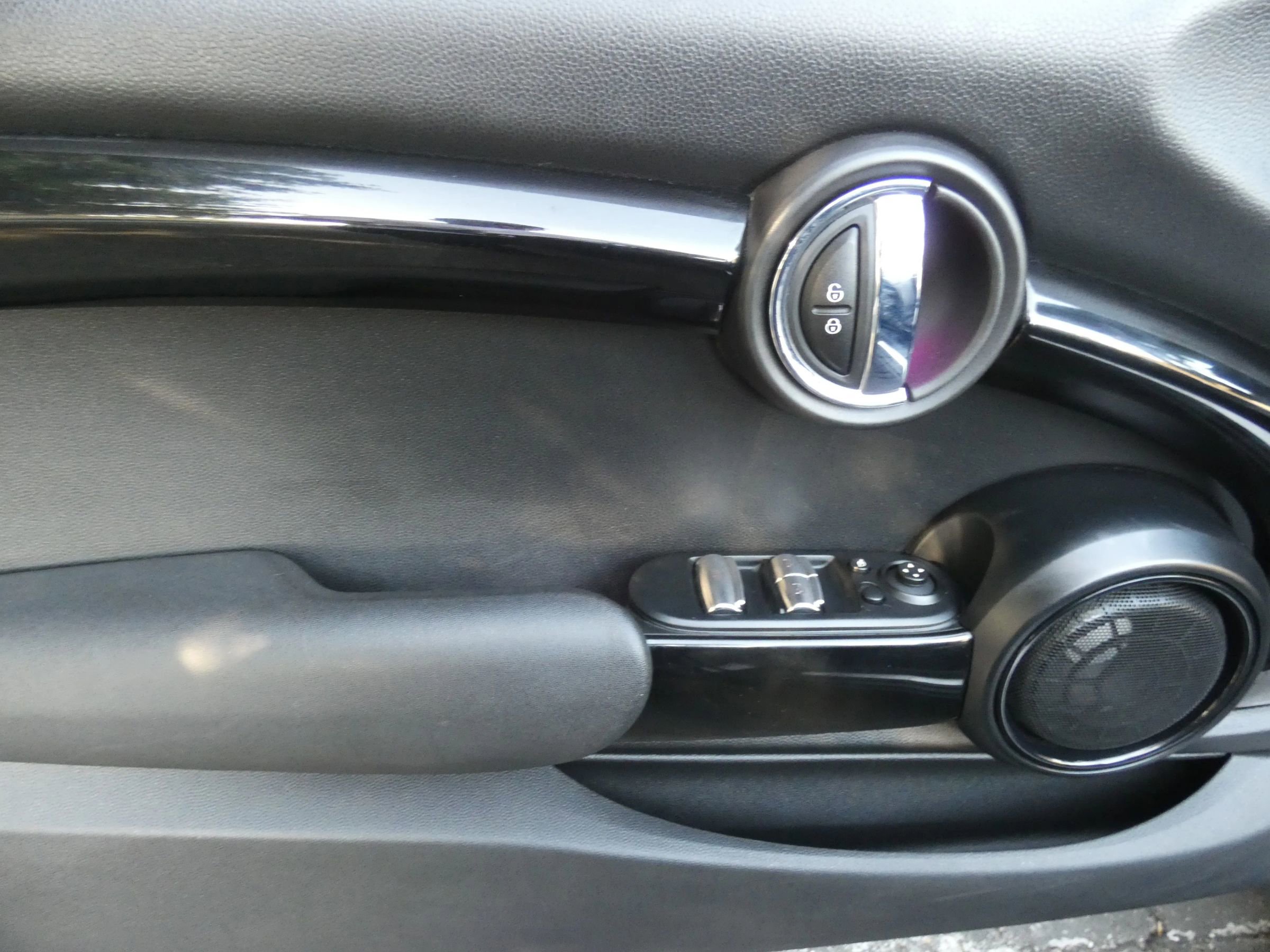 Used 2018 MINI Cooper S w/ Premium Package image 40