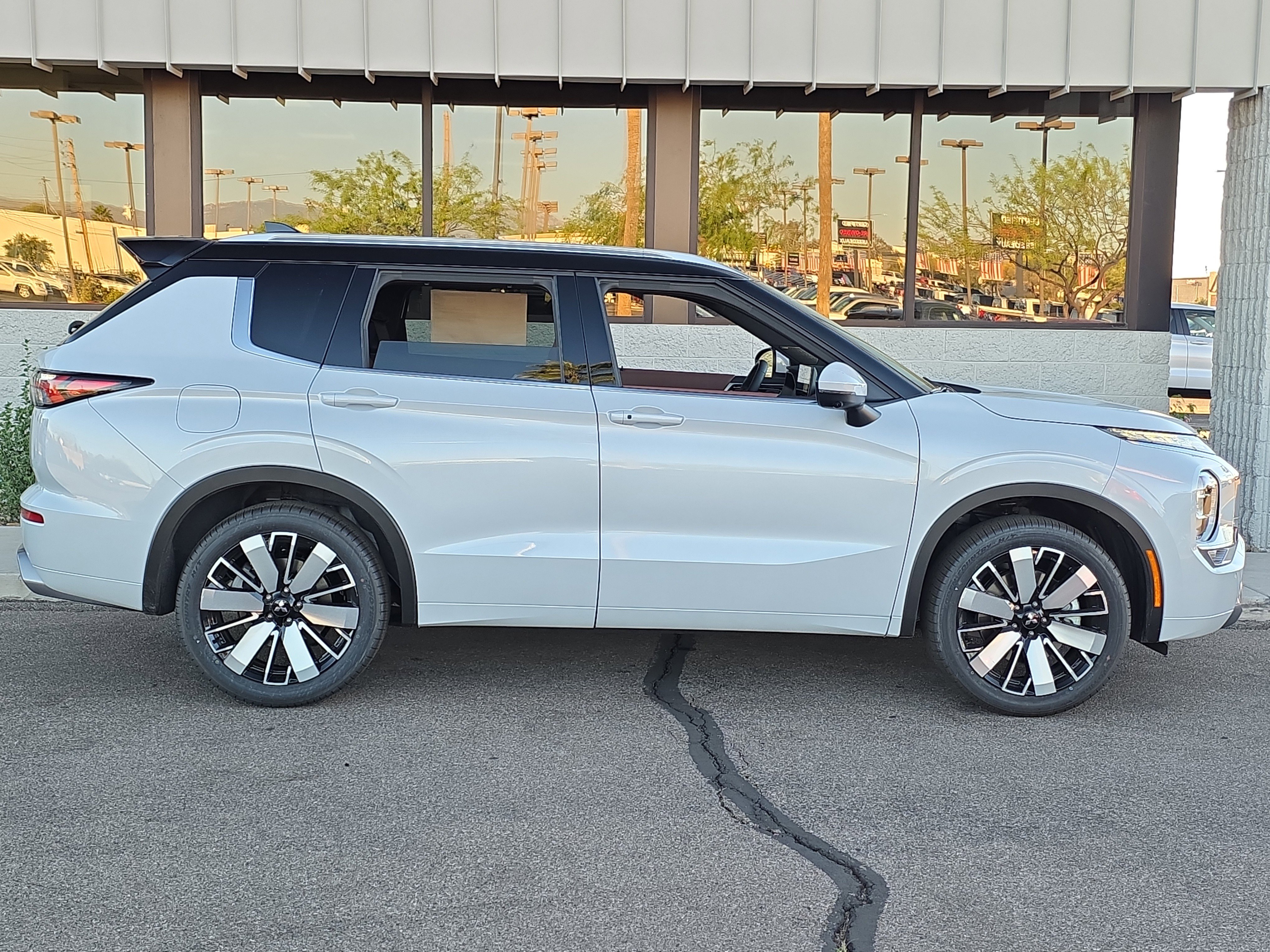 New 2026 Mitsubishi Outlander SEL image 10