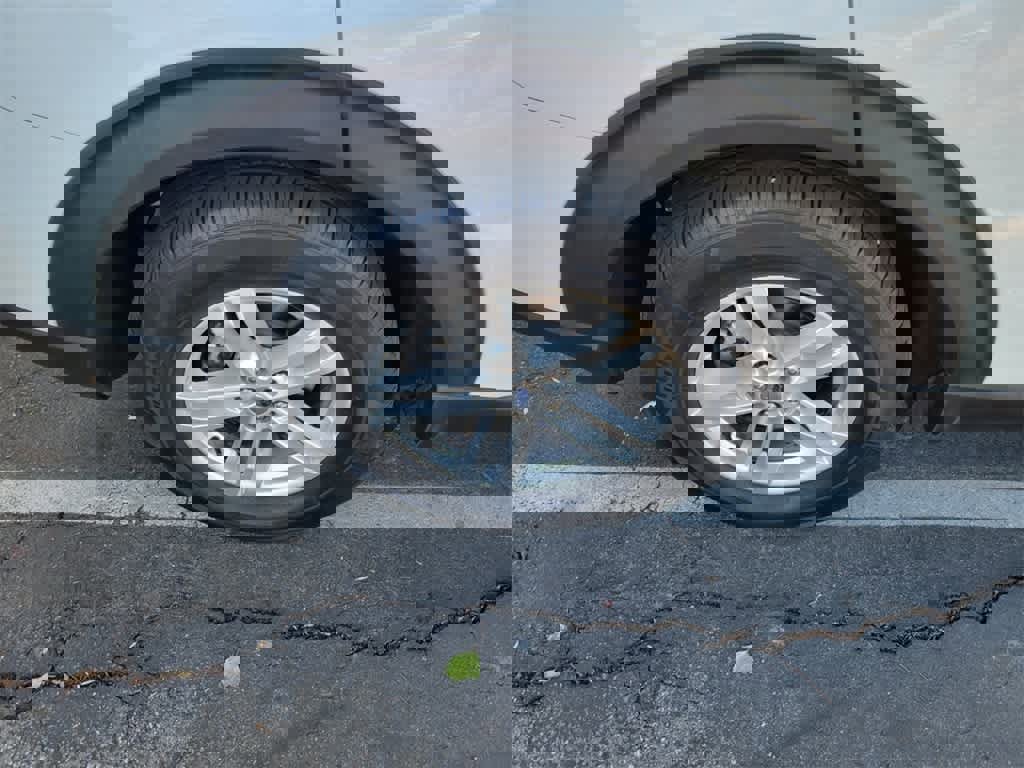 Used 2022 Ford Explorer XLT w/ Equipment Group 202A image 8