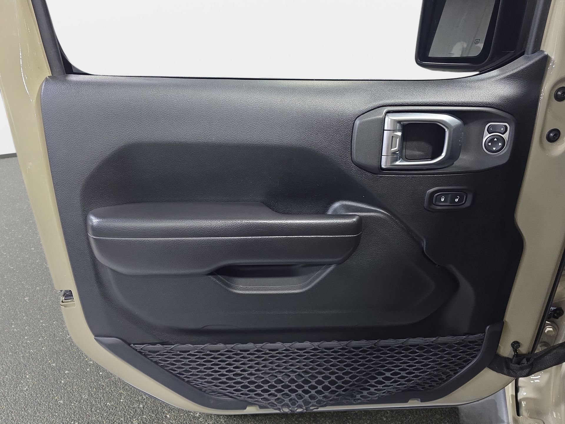 Used 2020 Jeep Gladiator Rubicon w/ Cold Weather Group AWD/4WD image 26