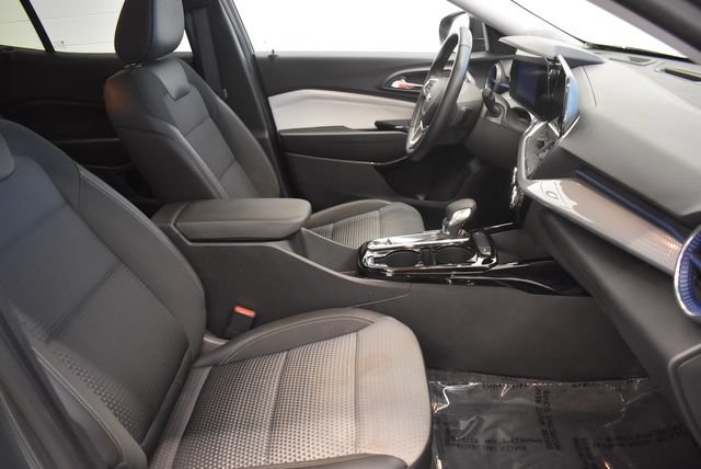 Used 2025 Chevrolet Trax LT w/ LT Convenience Package FWD image 19