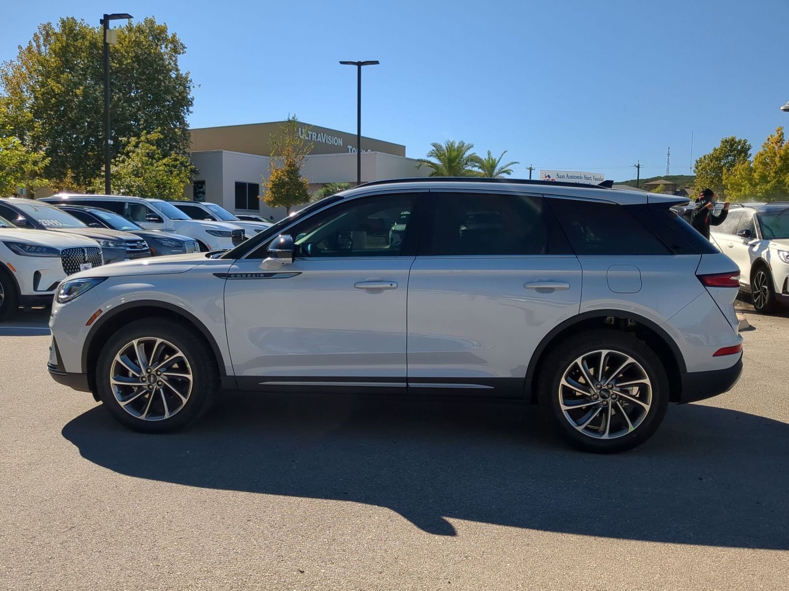 New 2026 Lincoln Corsair Premiere image 6