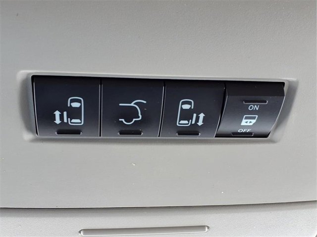 Used 2016 Chrysler Town & Country Touring w/ Driver Convenience Group image 20