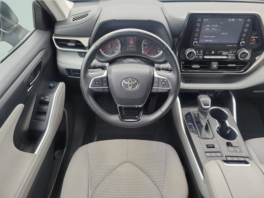 Used 2020 Toyota Highlander LE AWD/4WD image 16
