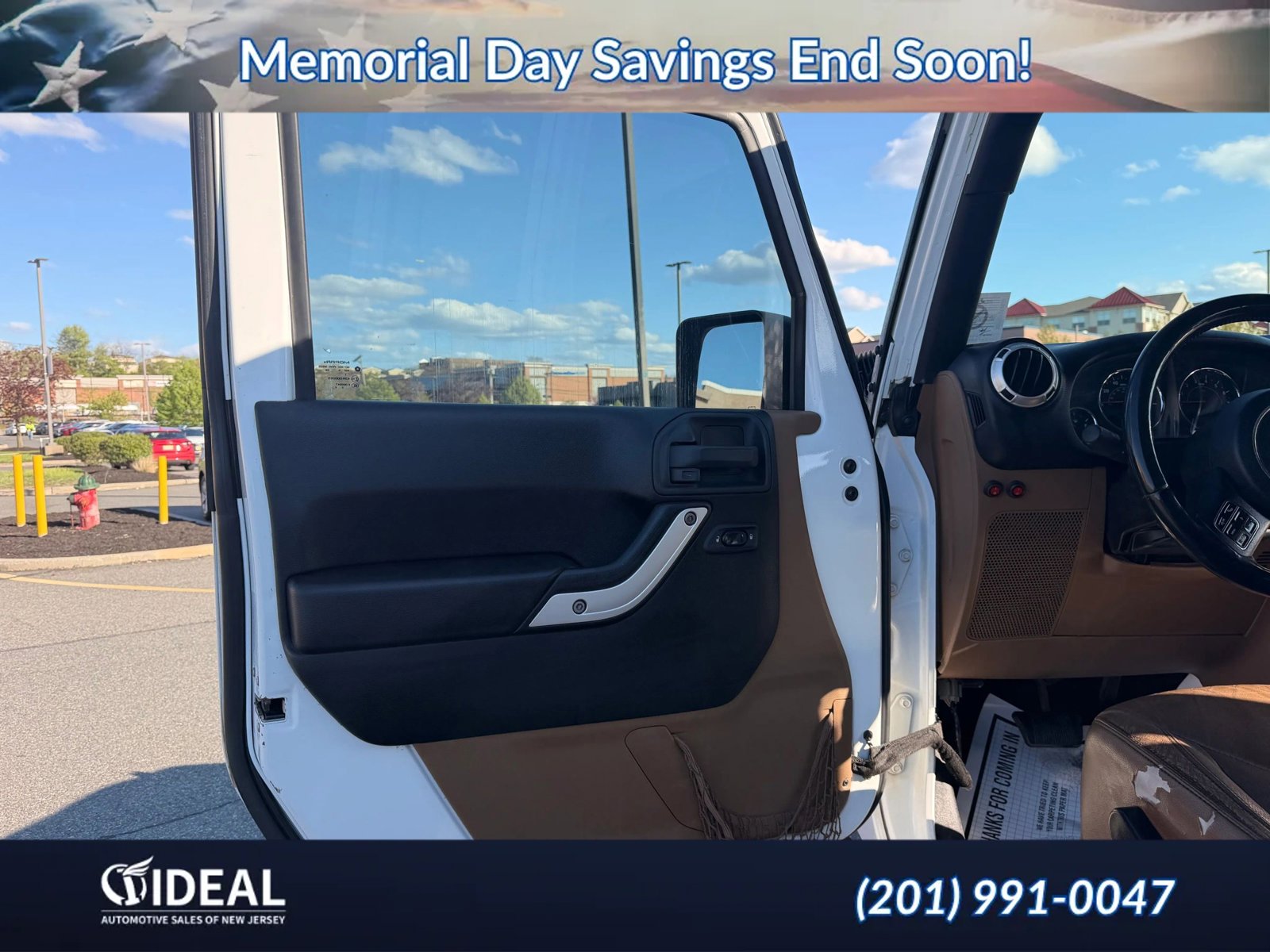 Used 2016 Jeep Wrangler Unlimited Sahara w/ Connectivity Group AWD/4WD image 19