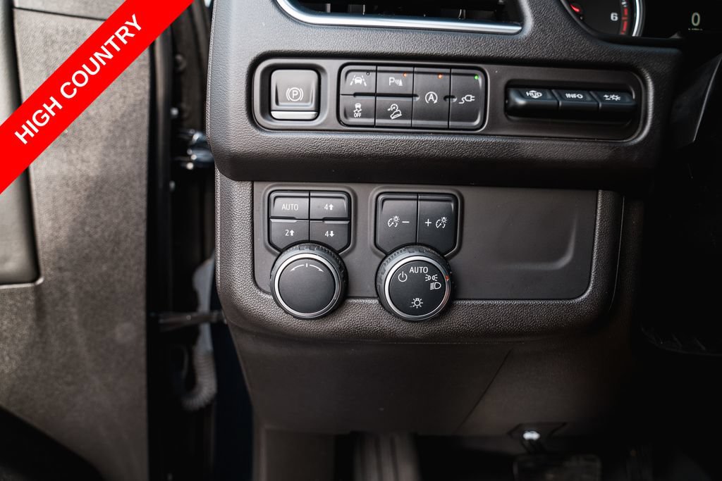 Used 2021 Chevrolet Suburban High Country AWD/4WD image 15