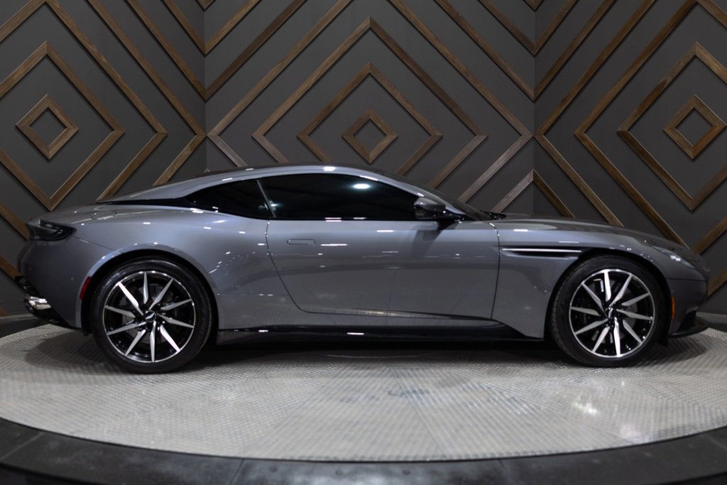 Used 2019 Aston Martin DB11 Coupe image 13