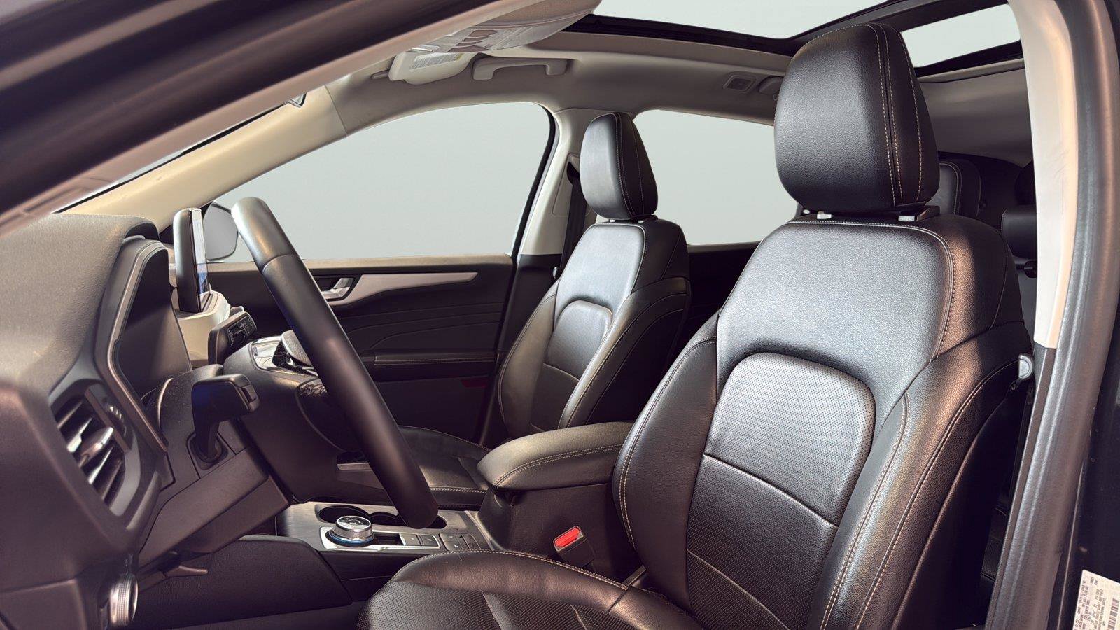 Used 2022 Ford Escape SEL w/ Technology Package FWD image 12