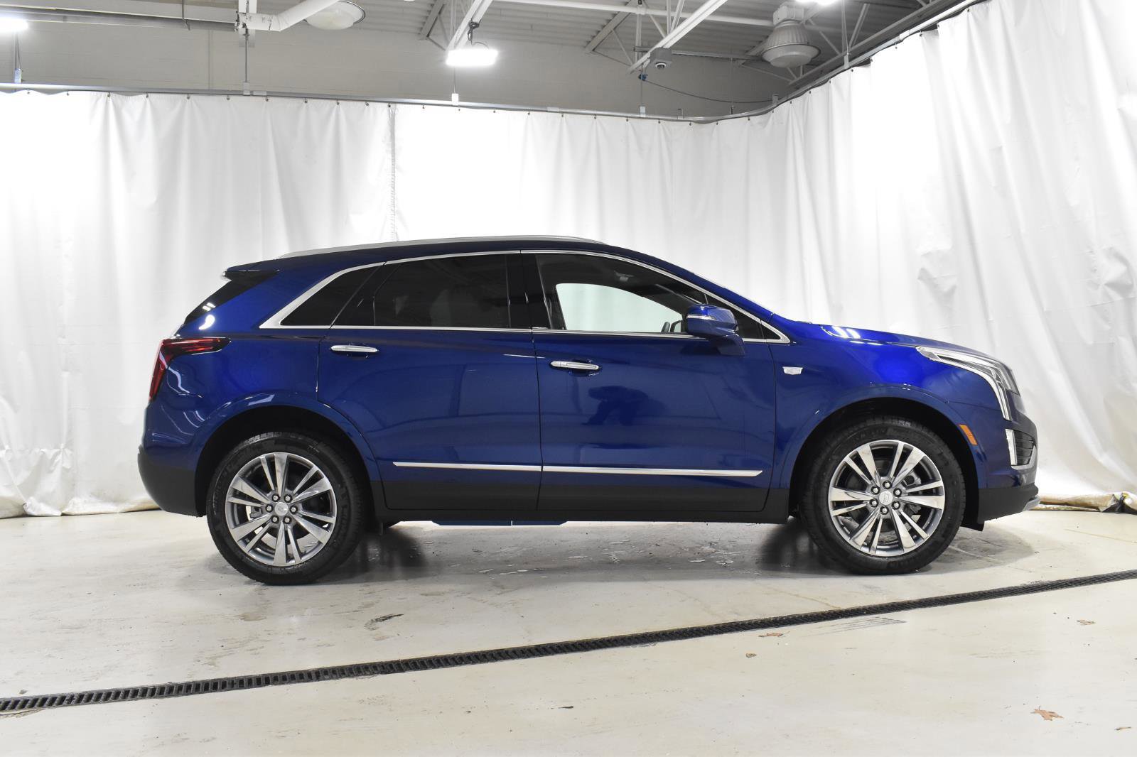 Used 2025 Cadillac XT5 Premium Luxury w/ LPO, Floor Liner Package FWD image 20