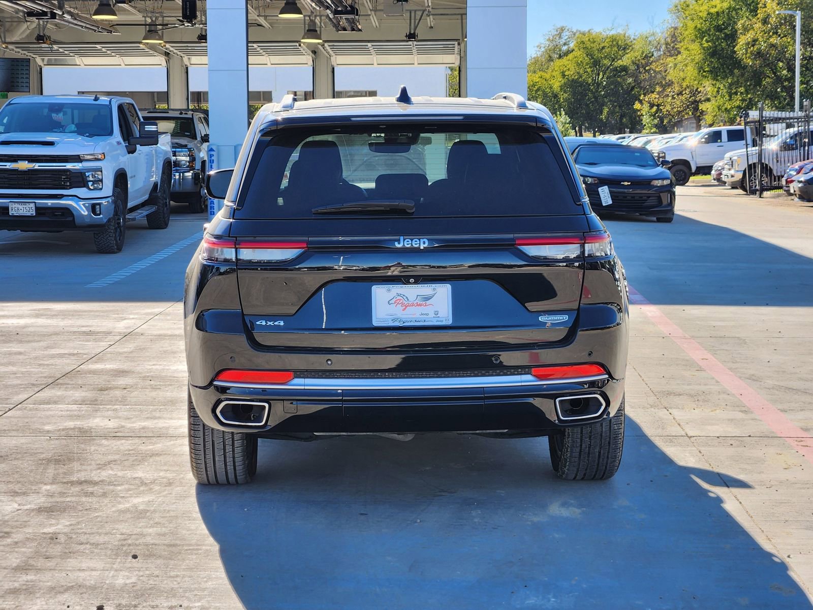 Used 2022 Jeep Grand Cherokee Summit image 8