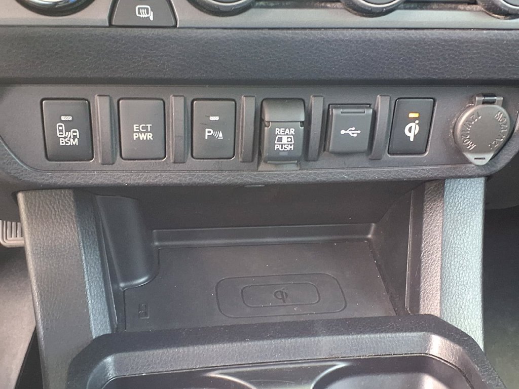 Used 2020 Toyota Tacoma TRD Off-Road w/ Technology Package AWD/4WD image 31