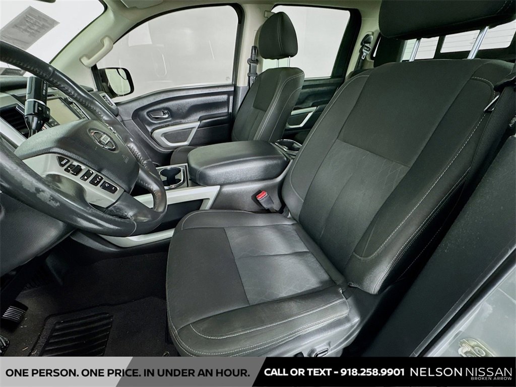 Used 2017 Nissan Titan SV image 21