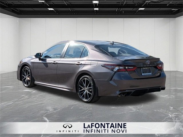 Used 2024 Toyota Camry SE image 3