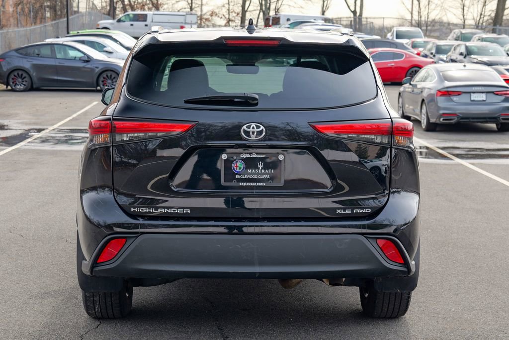 Used 2023 Toyota Highlander XLE AWD/4WD image 6