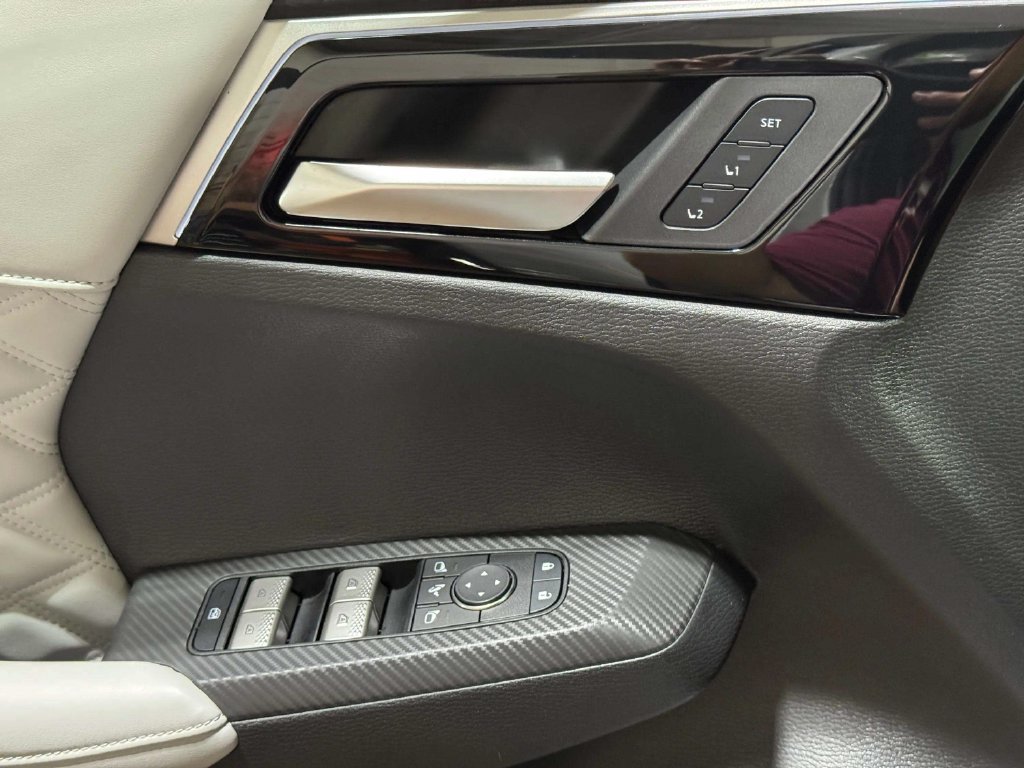 Used 2024 Mitsubishi Outlander SEL AWD/4WD image 19