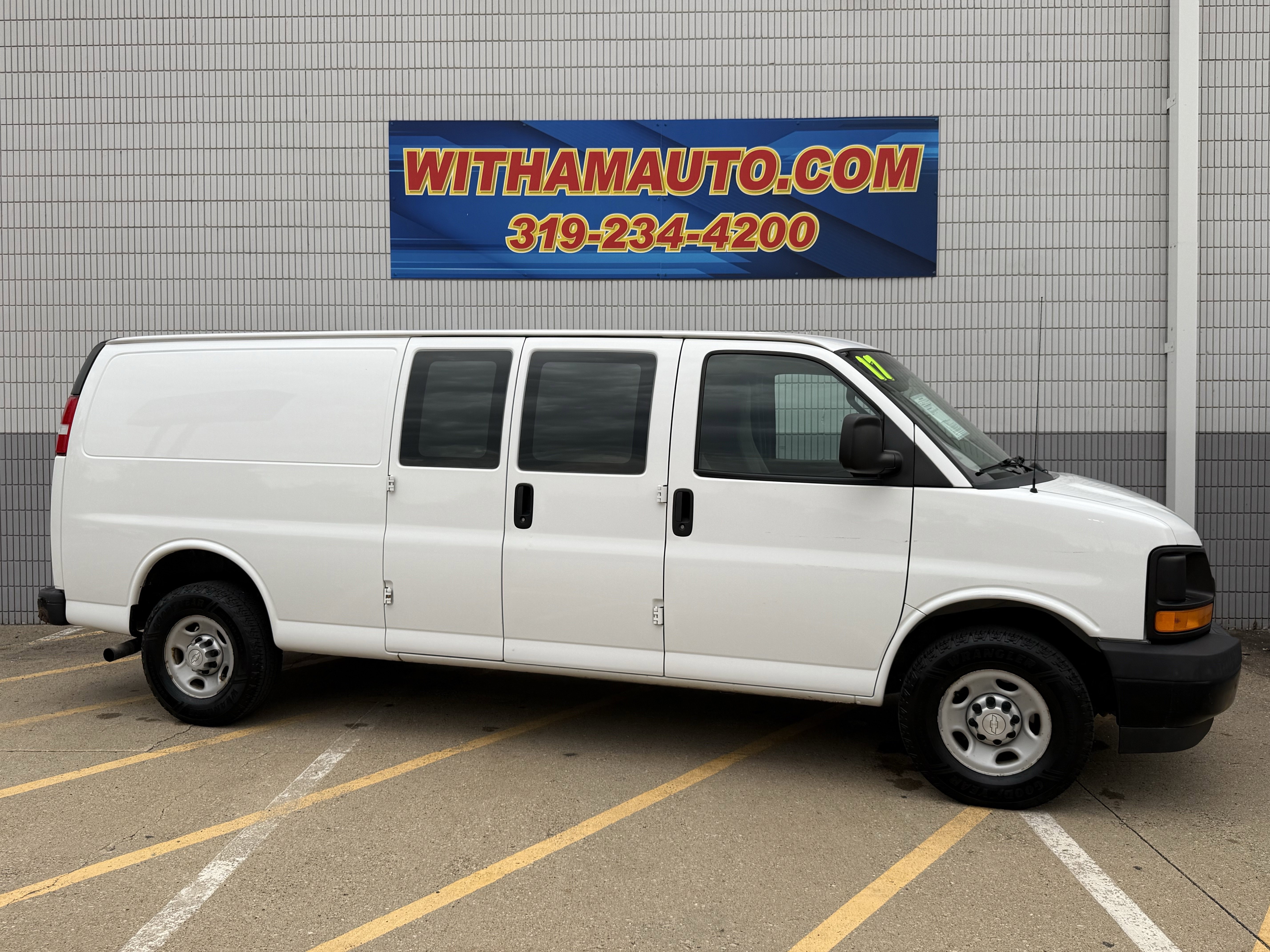Used 2017 Chevrolet Express 2500 Extended image 3