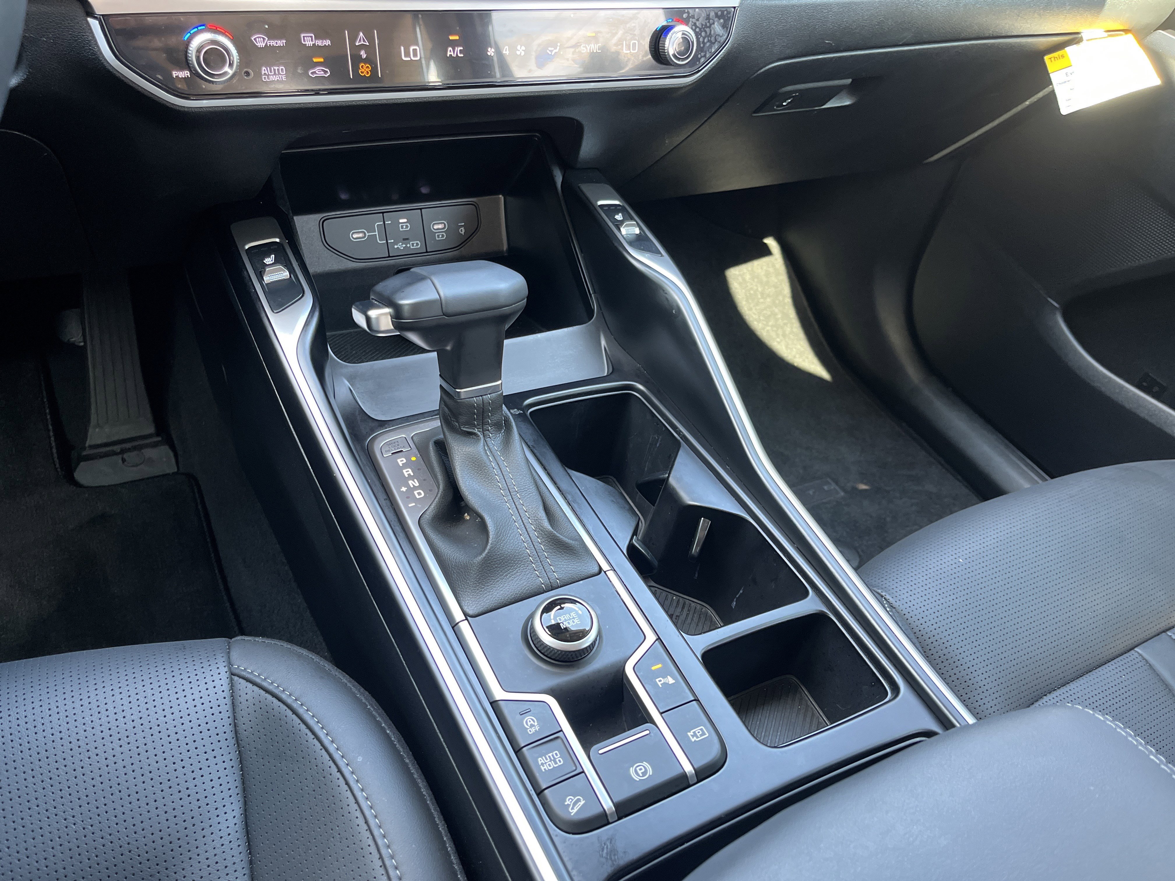 Certified 2025 Kia Sorento EX w/ Panoramic Sunroof Package image 12