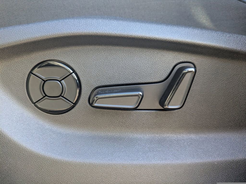 Used 2025 Volkswagen Tiguan SE image 20