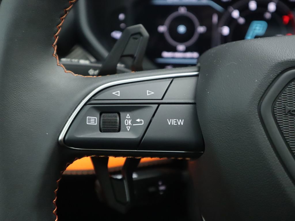 Used 2025 Lamborghini Urus SE image 11