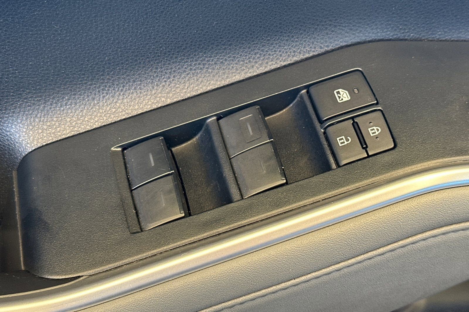 Used 2023 Toyota Highlander LE FWD image 13