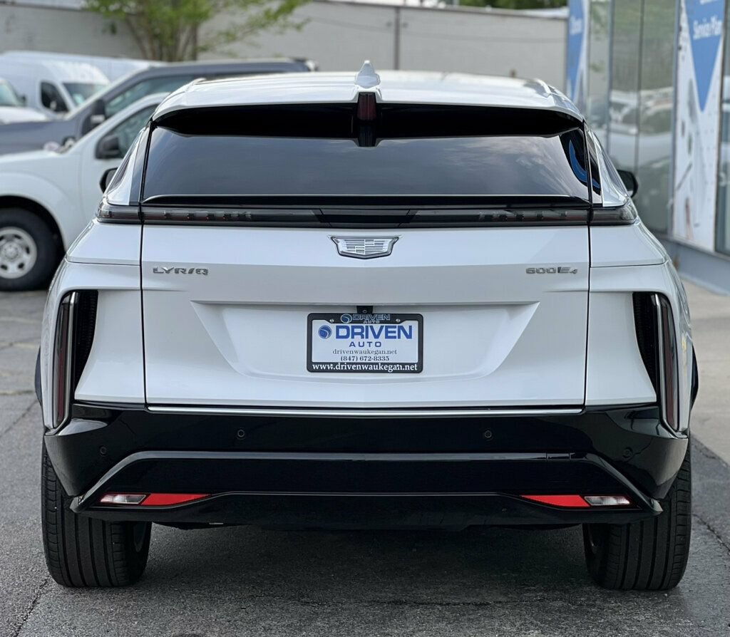 Used 2024 Cadillac Lyriq Luxury AWD/4WD image 4