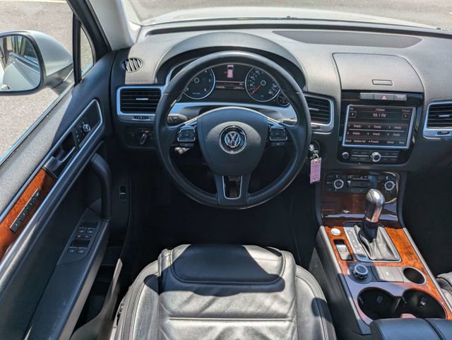 Used 2014 Volkswagen Touareg TDI image 17