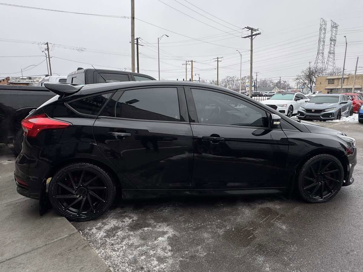Used 2016 Ford Focus ST image 4