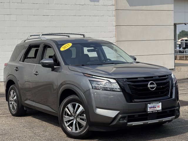 Used 2023 Nissan Pathfinder SL w/ Black Appearance Package image 2