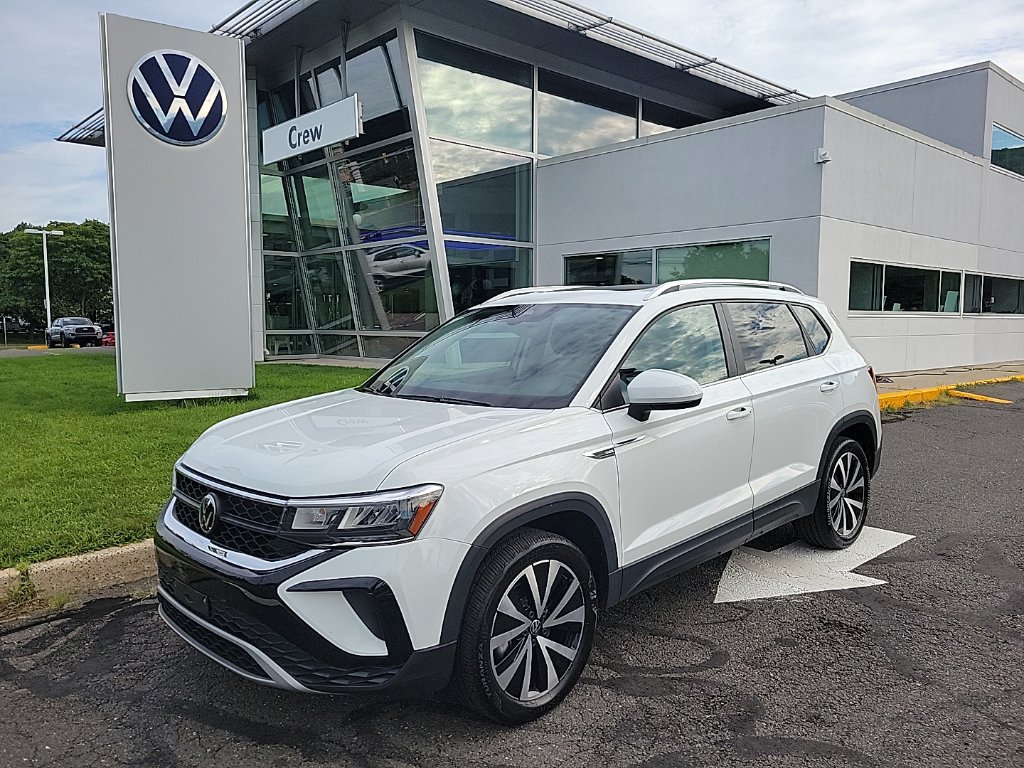 Certified 2023 Volkswagen Taos SE w/ Panoramic Sunroof Package