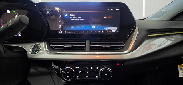 New 2026 Chevrolet Trax LT w/ Sunroof Package image 18