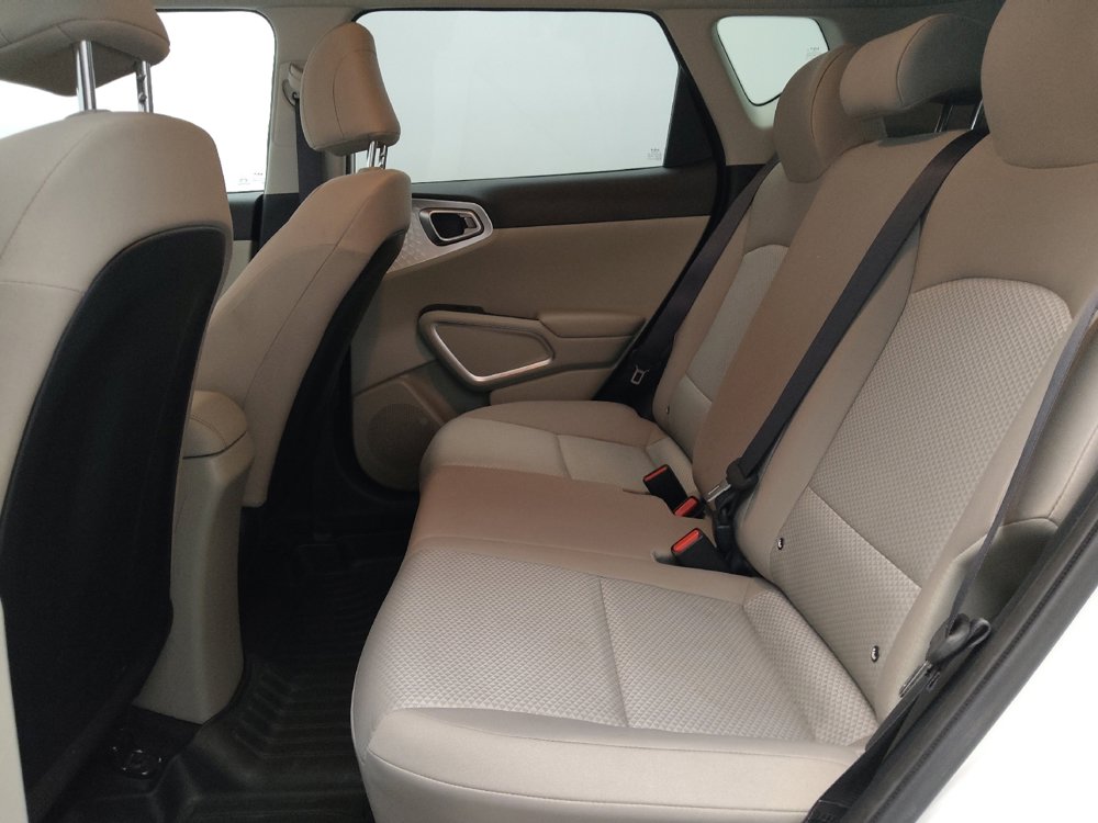 Used 2023 Kia Soul LX w/ LX Technology Package image 18