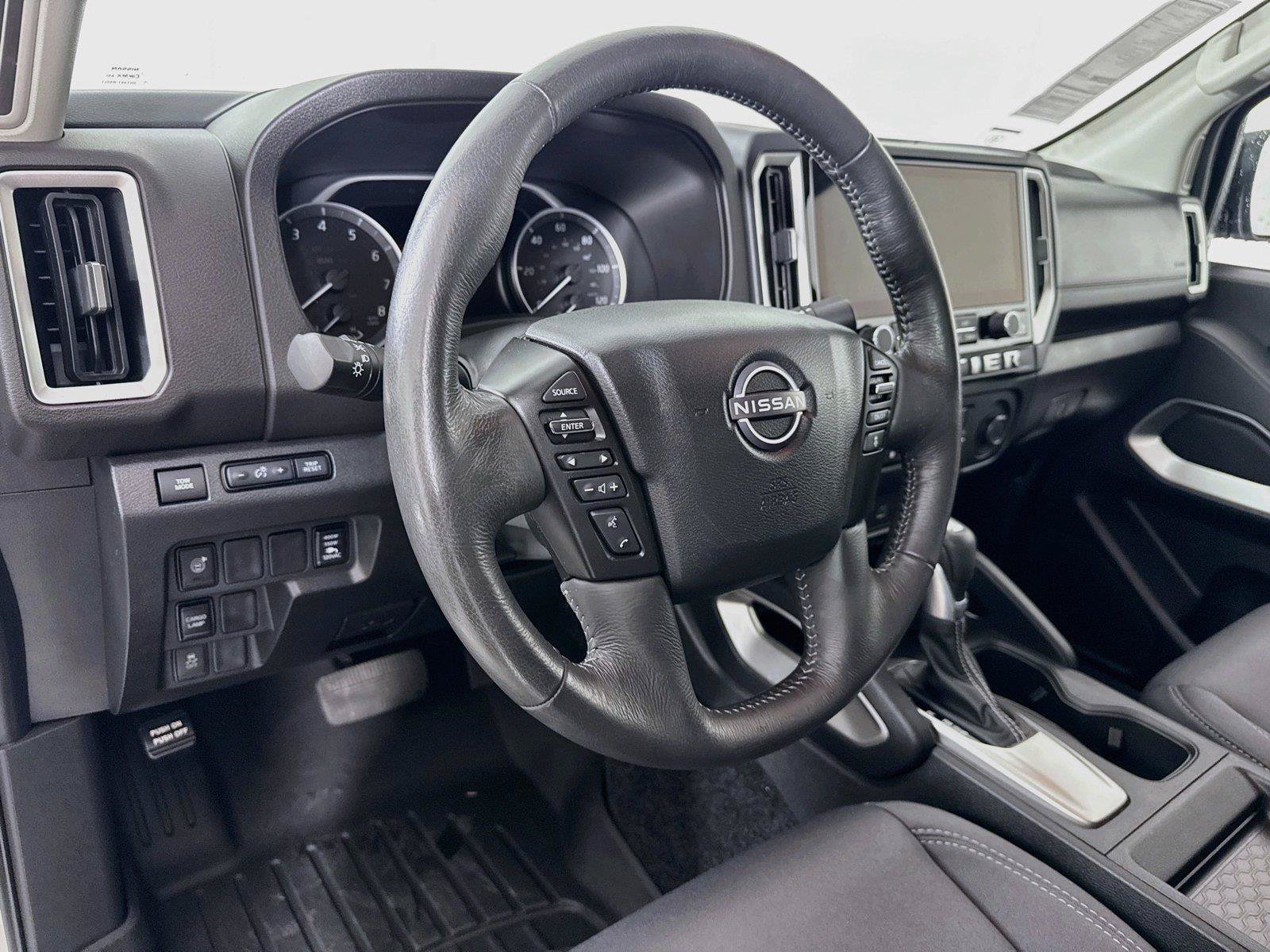 Used 2025 Nissan Frontier SV w/ SV Convenience Package RWD image 4