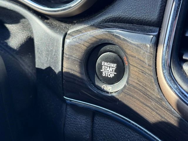 Used 2017 Jeep Grand Cherokee Overland AWD/4WD image 21